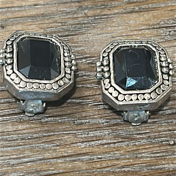 Vintage Clip On Earrings - Picture 1 of 7